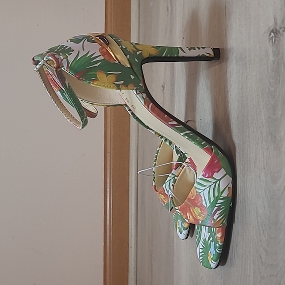 Guess high hills sandals size 8.5 - Picture 8 of 9